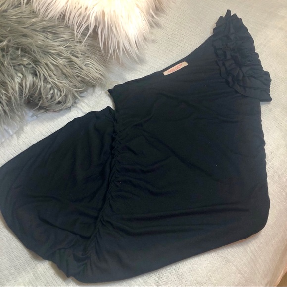 Shirred Body-Con Dress - Picture 2 of 6